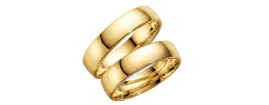 Släta guldringar som förlovningsringar och vigselringar
